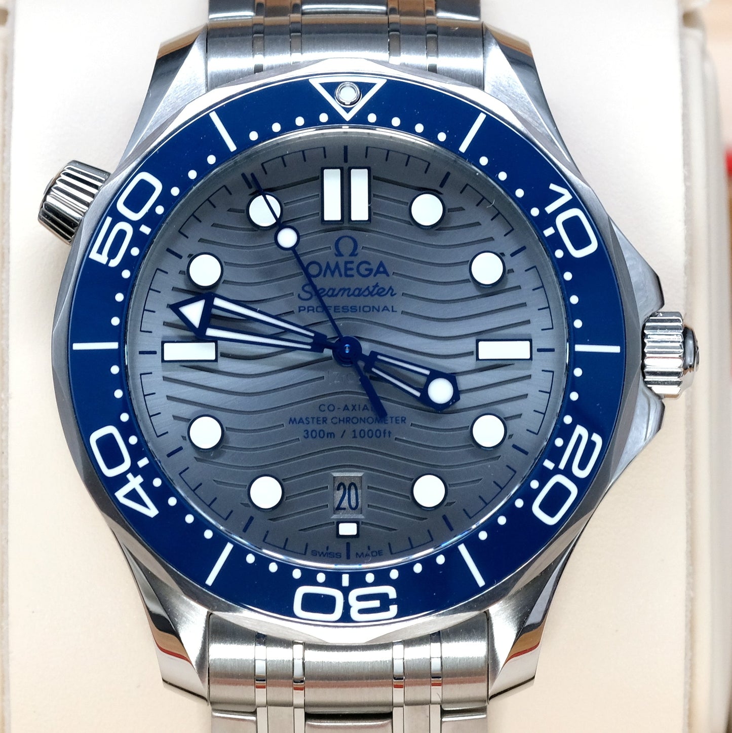 [Pre-Owned Watch] Omega Seamaster Diver 300m Co-Axial Master Chronometer 42mm 210.30.42.20.06.001
