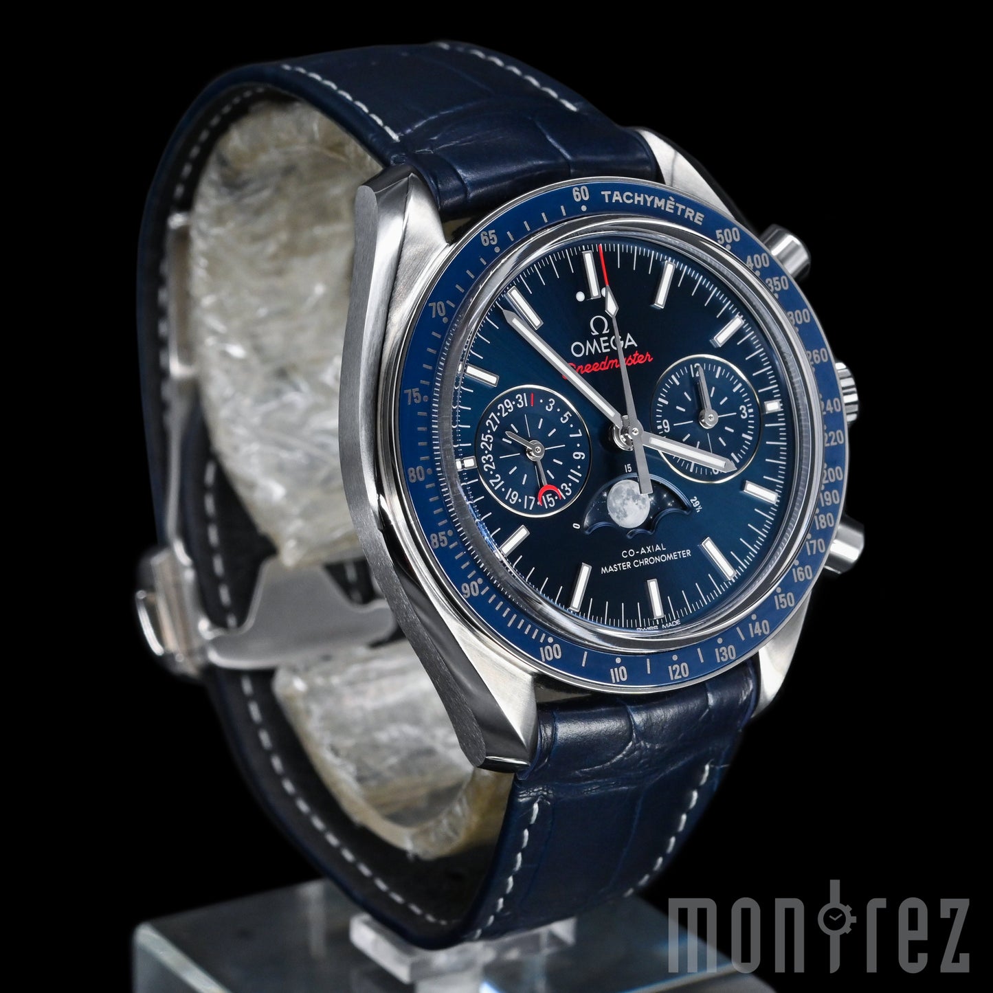 [Pre-Owned Watch] Omega Speedmaster Moonwatch Co-Axial Master Chronometer Moonphase Chronograph 44mm 304.33.44.52.03.001
